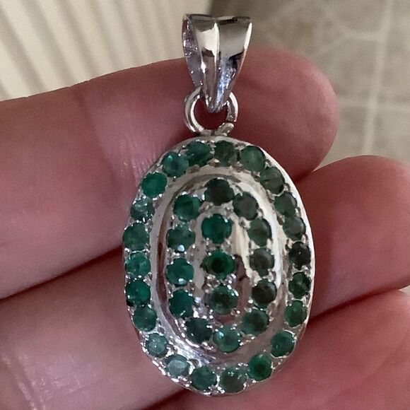 STERLING SILVER 925 EMERALD OVAL PENDANT - Picture 3 of 6